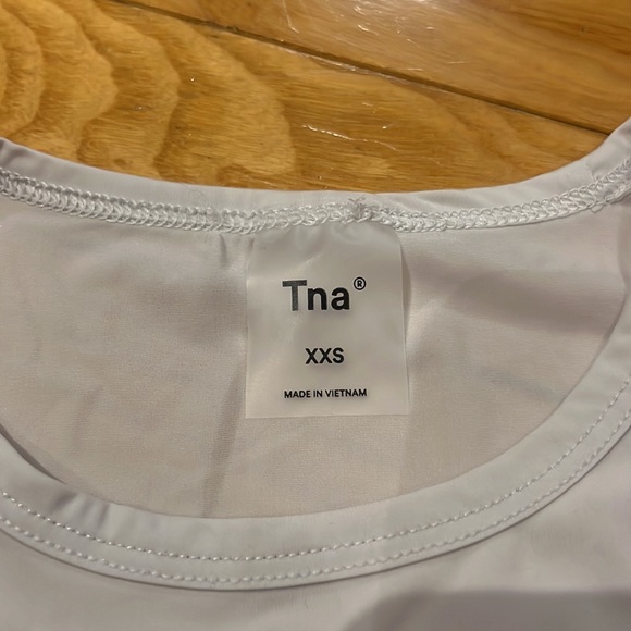Aritzia TNA short sleeve top size XXS! - Picture 2 of 3
